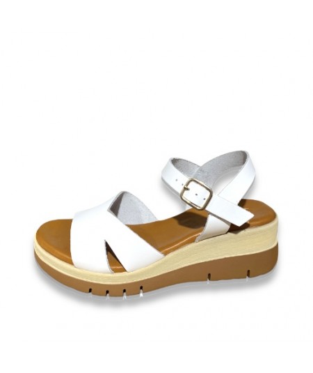 sandalia blanca con pulsera y plataforma lateral